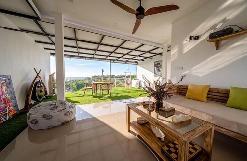 Mumbul Villa | Chic 3BR in Nusa Dua w Ocean View+Cinema+Rooftop