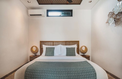 Dewi Sri Hotel | Romantic 3 Bedroom Villa Legian