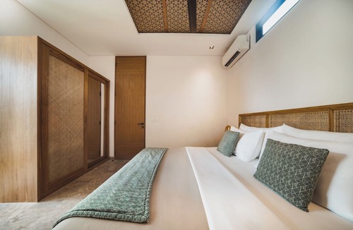 Dewi Sri Hotel | Romantic 3 Bedroom Villa Legian
