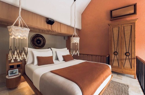 Seminyak Hotel | Grand One Bedroom Villa w/Private Pool and Bathtub