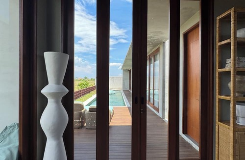 Cemagi Villa | Designer villa near rice fields. Super quiet, stylish with pool and rooftop view