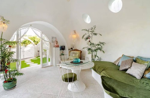 Pemenang House | VistaMonti Private Villas