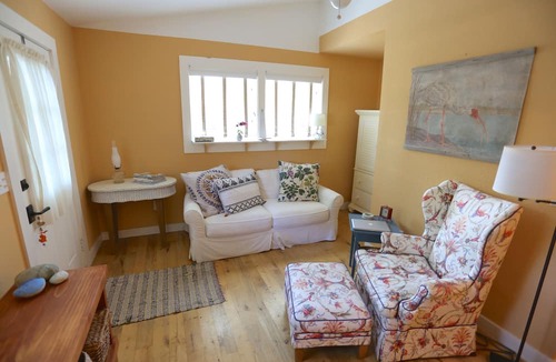 Charlevoix House | Dreamy Cottage, Perfect Location to Lakes and Town! Cutest Cottage in Charlevoix