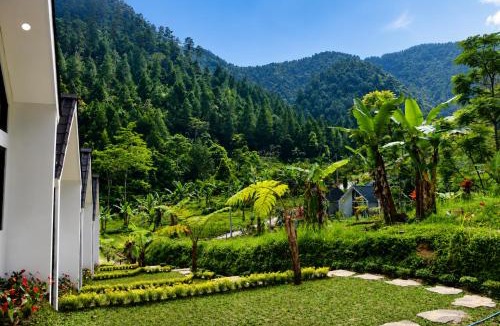 Hargomulyo Cabin | ULYAKABIN Glamping Tawangmangu Private Pool Air Hangat Plus BBQ
