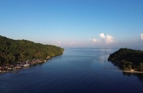 Batudaka Island House | Losmen Togean Wisata
