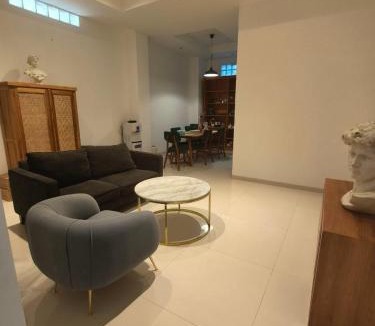 Dewi Sri House | Spacious Private Room & Rooftop Near Beach