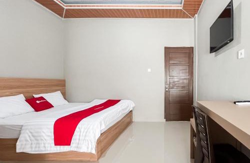 Padang House | RedDoorz Syariah at Penginapan Kamalo Padang