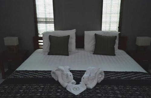 Gretek Villa | 5BR Luxury Villa Near Beach in Sambirenteng