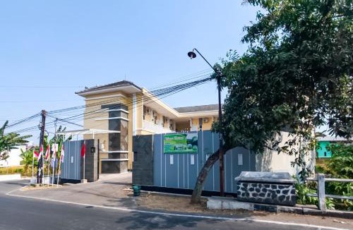 Pati Hostel | Urbanview Wisma Tentrem Syariah near RS KSH
