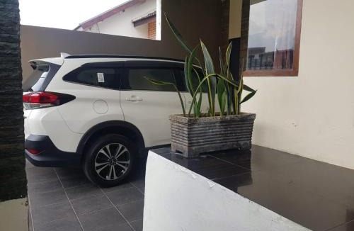 Beji House | Rumah Luas isi tiga Kmr dan banyak tempat tidur