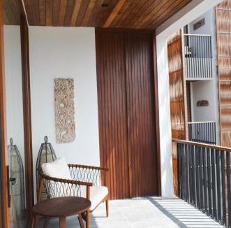 Batu Bolong Apartment | KammOra Living and Villas