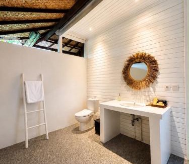 Mushroom Bay Resort | Bukit Ancak Lembongan Resort