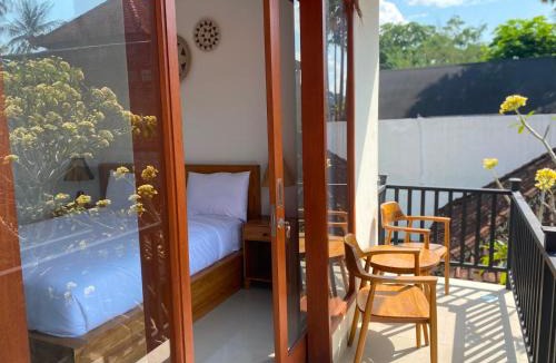 Kedewatan House | Yogi Homestay Ubud