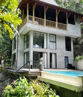 Petulu Villa | Bamboolina Villa - Jungle Retreat with River Access