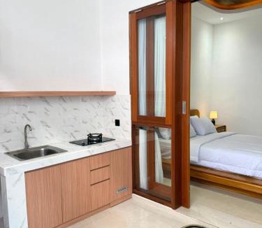 Seminyak House | Saroja Suites Guest House