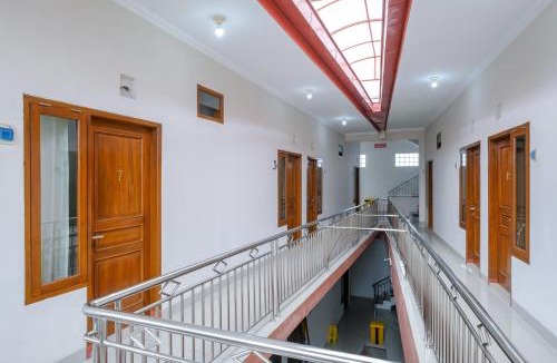 Purwokerto Hotel | RedDoorz at Syariah House Purwokerto