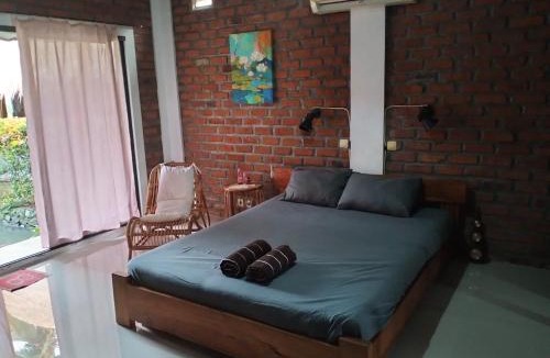 Cikakak Hotel | The Blue House