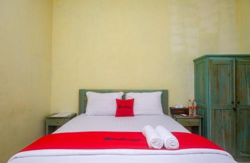 Bandengan Hotel | RedDoorz near Alun Alun Jepara