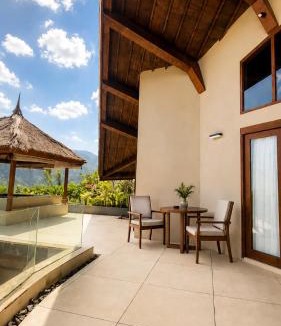 Senggigi Villa | Villa Layar with Infinity Pool and Ocean View