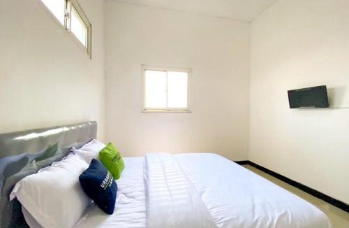 Prigen House | Urbanview Bangsal Mojokerto
