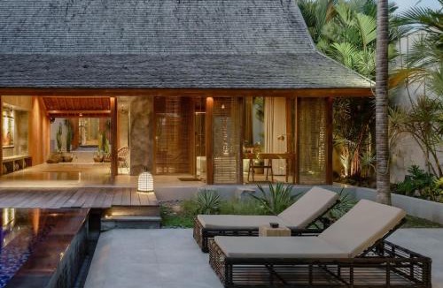 Batu Bolong Villa | Huge Canggu Lux Villa Walk to Beach and Entertainment