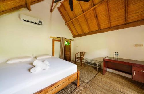 Sumbawa Barat Villa | Kaia Raya Surf Lodge