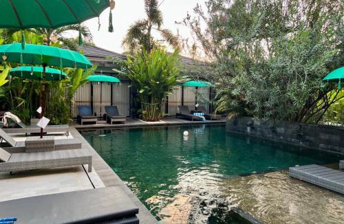 Lovina Hotel | Le Chien Rouge