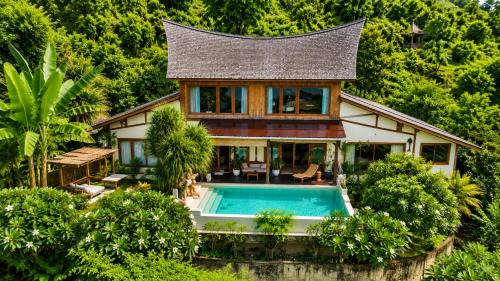Amed Ski Chalet | Villa Sana Amed with Panoramic Ocean Views & Infinity Pool