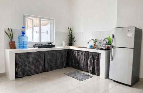 Jimbaran Bay House | Guesthouse walking distance to Beach with share kitchen