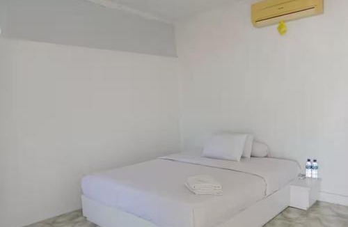 Cikakak Hotel | La Plage Beach Club
