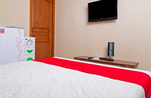 Jakarta House | RedDoorz Syariah near Mercu Buana University