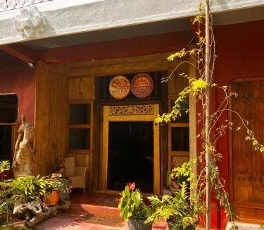 Candikuning Hostel | Chakra Tavern