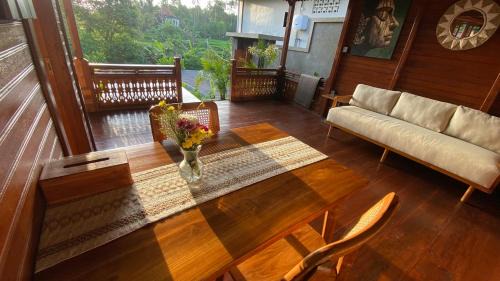 Penestanan Villa | Charming 1BR Wooden Villa Private Pool & Sunset View