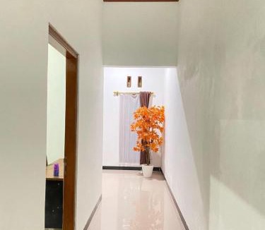 Colomadu House | Homme Stay Oemah Kelengkeng Solo