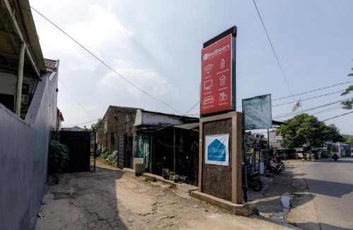 Bekasi House | RedDoorz Plus near Trans Studio Cibubur 2