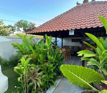 Jungut Batu Hotel | Puri Sari Villas, Restaurant and Bar