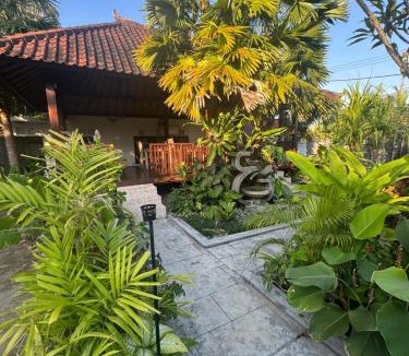 Jungut Batu Hotel | Puri Sari Villas, Restaurant and Bar