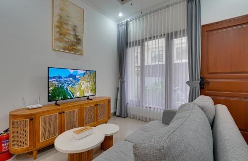 Denpasar Barat Villa | Stylish 3BR Villa Palm Haven 11 near Central Seminyak