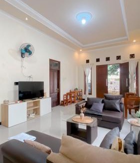 Laweyan House | Guest House Griya Mundu Kerten