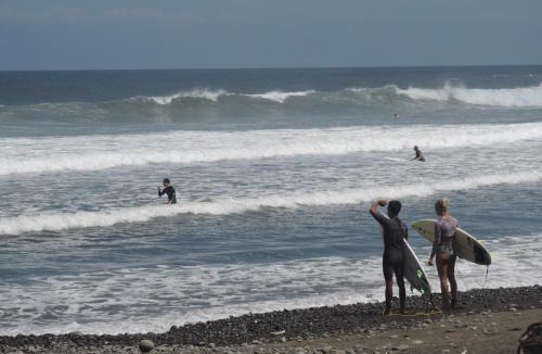 Mendoyo House | Ayolah Surf house and surf camp