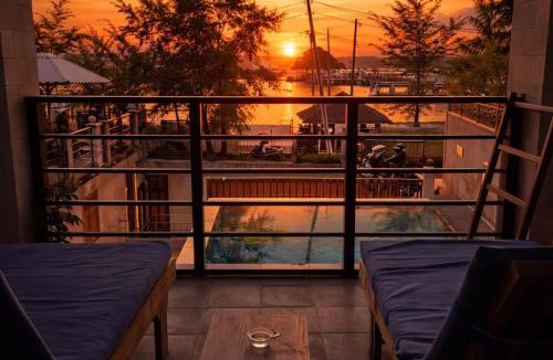 Labuan Bajo Hotel | The Loft by Smoke House - Central Stay - Stairs Access