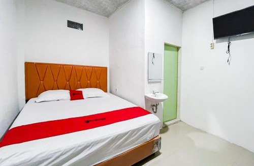 Ambarita Hotel | RedDoorz at Exaudi Homestay Parbaba Samosir