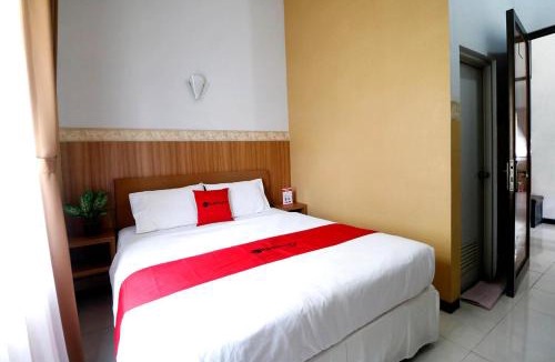 Jatingaleh House | RedDoorz Plus near Undip Tembalang
