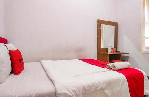Klojen House | RedDoorz near Batik Tulis Celaket 2