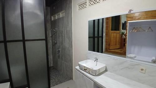 Sumbawa Besar House | Han's Villa