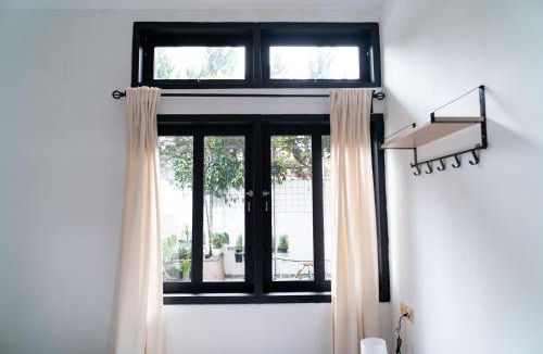 Astana Anyar Villa | Casuarina Villa - City Center American Classic Villa