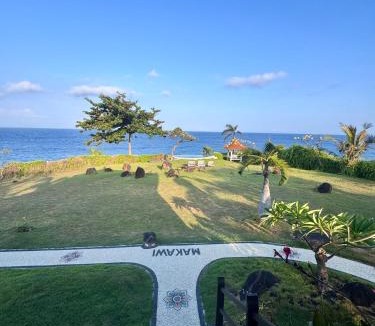 Tumbu Village Bed & Breakfast | Makawi Tuwa Cliff - Luxury Cliff Stay with Private Beach, Infinity Pools and Ocean View