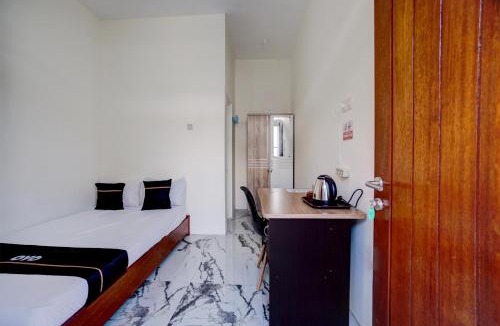 Dinoyo Hotel | OYO Madani Guest House Syariah