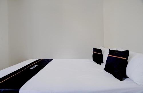 Dinoyo Hotel | OYO Madani Guest House Syariah