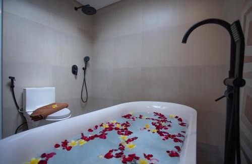 Tua Hotel | Griya D'Carik